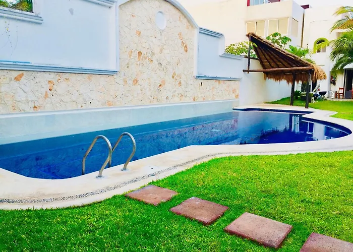 Superior Basic With Swimming Pool Air Conditioning And Parking Pensión 3*